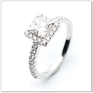 แหวนเพชรแฟนซี