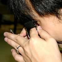 การดูเพชรด้วยกล้องขยาย 10 เท่า