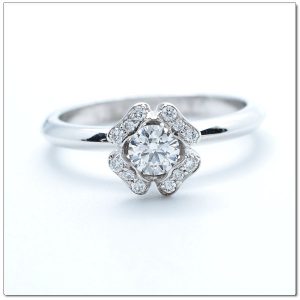 แหวนเพชรดอกไม้ โคลเวอร์