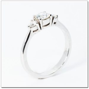 แหวนเพชร 3 เม็ดเรียง Trinity