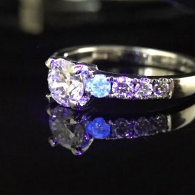 ฟลูออเรสเซนในเพชร