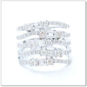 แหวนเพชรสี่เหลี่ยมยาว ดีไซน์เก๋ไก๋