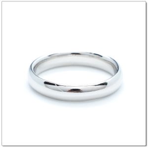 แหวนเกลี้ยงทองคำขาวหน้าโค้ง