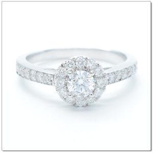 แหวนเพชรล้อมเพชรน้ำ 100