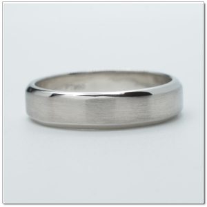 แหวนเกลี้ยงแพลทินัมผิวด้าน satin