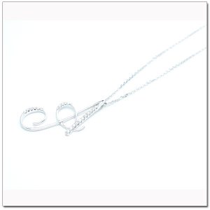 จี้ตัวอักษรเพชร